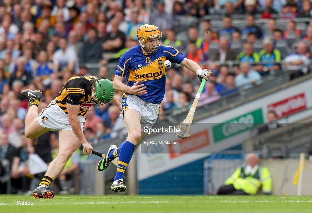 27 September 2014; Lar Corbett, Tipperary, breaks away from Paul Murphy, Kilkenny, which ultimately led to Seamus Callanan scoring Tipperary's first goal of the game in the 28th minute. GAA Hurling All Ireland Senior Championship Final Replay, Kilkenny v Tipperary. Croke Park, Dublin. Picture credit: Ray McManus / SPORTSFILE