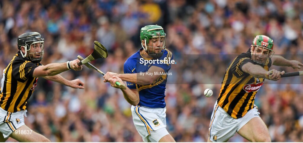 27 September 2014; Gearóid Ryan, Tipperary, in action against Kieran Joyce and Conor Fogarty, Kilkenny. GAA Hurling All Ireland Senior Championship Final Replay, Kilkenny v Tipperary. Croke Park, Dublin. Picture credit: Ray McManus / SPORTSFILE