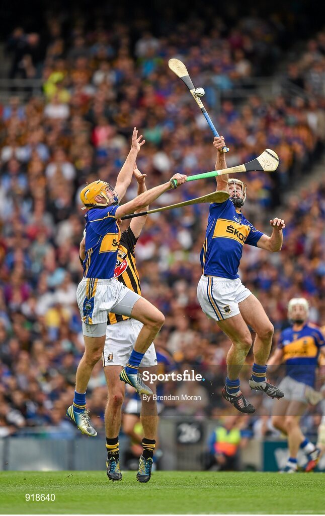 27 September 2014; Shane McGrath, left, and Kieran Bergin, Tipperary, contest a dropping ball with Michael Fennelly, Kilkenny. GAA Hurling All Ireland Senior Championship Final Replay, Kilkenny v Tipperary. Croke Park, Dublin. Picture credit: Brendan Moran / SPORTSFILE