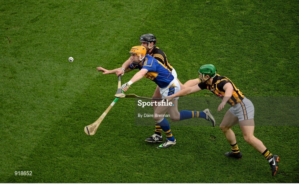 27 September 2014; Lar Corbett, Tipperary, in action against Jackir Tyrrell, left, and Paul Murphy, Kilkenny. GAA Hurling All Ireland Senior Championship Final Replay, Kilkenny v Tipperary. Croke Park, Dublin. Picture credit: Dáire Brennan / SPORTSFILE