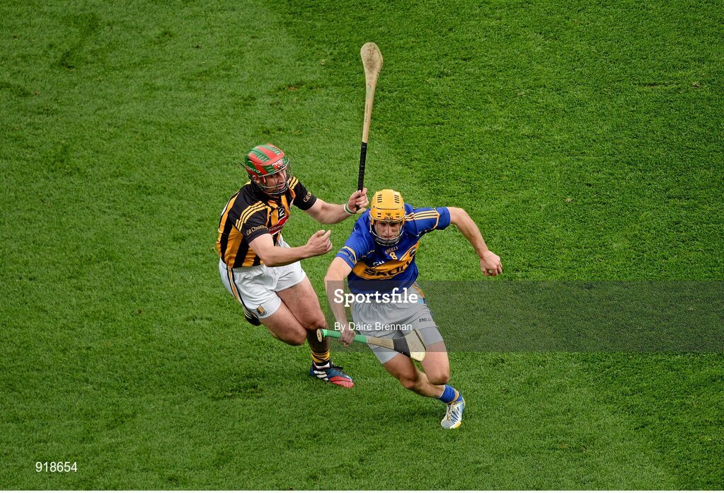 27 September 2014; Shane McGrath, Tipperary, in action against Eoin Larkin, Kilkenny. GAA Hurling All Ireland Senior Championship Final Replay, Kilkenny v Tipperary. Croke Park, Dublin. Picture credit: Dáire Brennan / SPORTSFILE