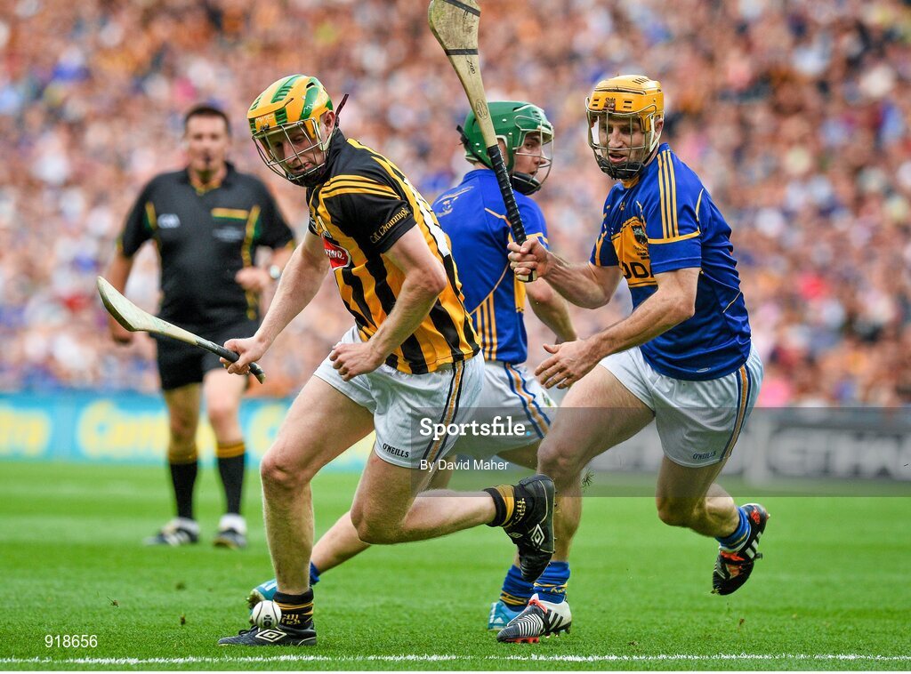27 September 2014; Darragh Egan, Kilkenny, in action against Cillian Buckley, Tipperary. GAA Hurling All Ireland Senior Championship Final Replay, Kilkenny v Tipperary. Croke Park, Dublin. Picture credit: David Maher / SPORTSFILE