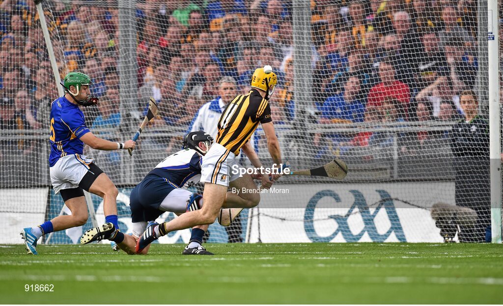 27 September 2014; Darren Gleeson, Tipperary, saves a shot from Colin Fennelly, Kilkenny. GAA Hurling All Ireland Senior Championship Final Replay, Kilkenny v Tipperary. Croke Park, Dublin. Picture credit: Brendan Moran / SPORTSFILE
