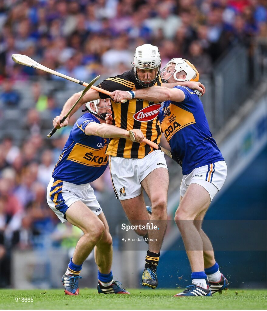 27 September 2014; Michael Fennelly, Kilkenny, in action against Padraic Maher, left, and Brendan Maher, Tipperary. GAA Hurling All Ireland Senior Championship Final Replay, Kilkenny v Tipperary. Croke Park, Dublin. Picture credit: Brendan Moran / SPORTSFILE