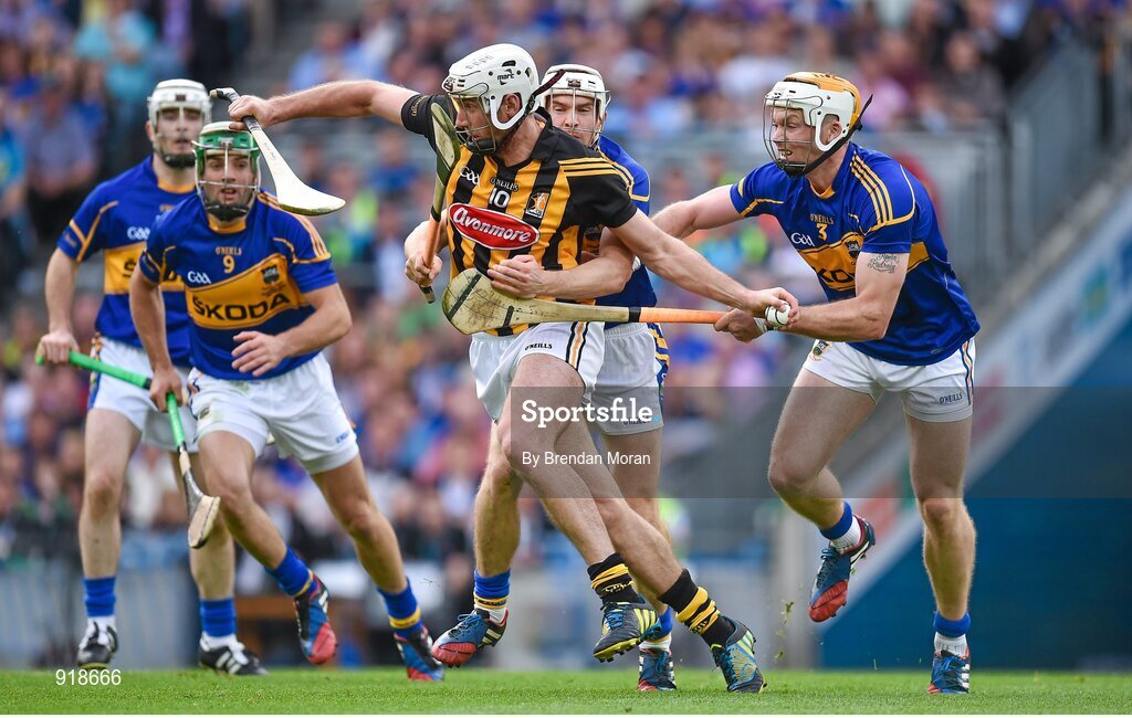 27 September 2014; Michael Fennelly, Kilkenny, in action against James Woodlock, left, Brendan Maher and Padraic Maher, Tipperary. GAA Hurling All Ireland Senior Championship Final Replay, Kilkenny v Tipperary. Croke Park, Dublin. Picture credit: Brendan Moran / SPORTSFILE