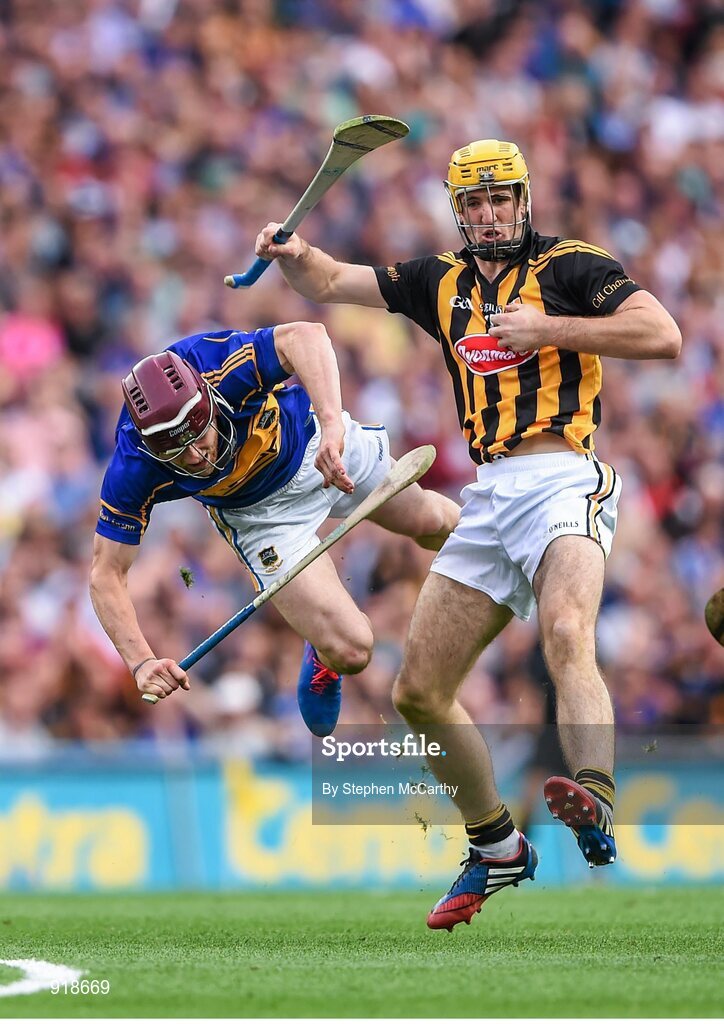 27 September 2014; Colin Fennelly, Kilkenny, in action against Paddy Stapleton, Tipperary. GAA Hurling All Ireland Senior Championship Final Replay, Kilkenny v Tipperary. Croke Park, Dublin. Picture credit: Stephen McCarthy / SPORTSFILE