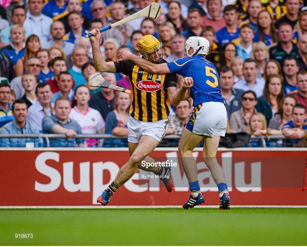 27 September 2014; Colin Fennelly, Kilkenny, in action against Brendan Maher, Tipperary. GAA Hurling All Ireland Senior Championship Final Replay, Kilkenny v Tipperary. Croke Park, Dublin. Picture credit: Pat Murphy / SPORTSFILE