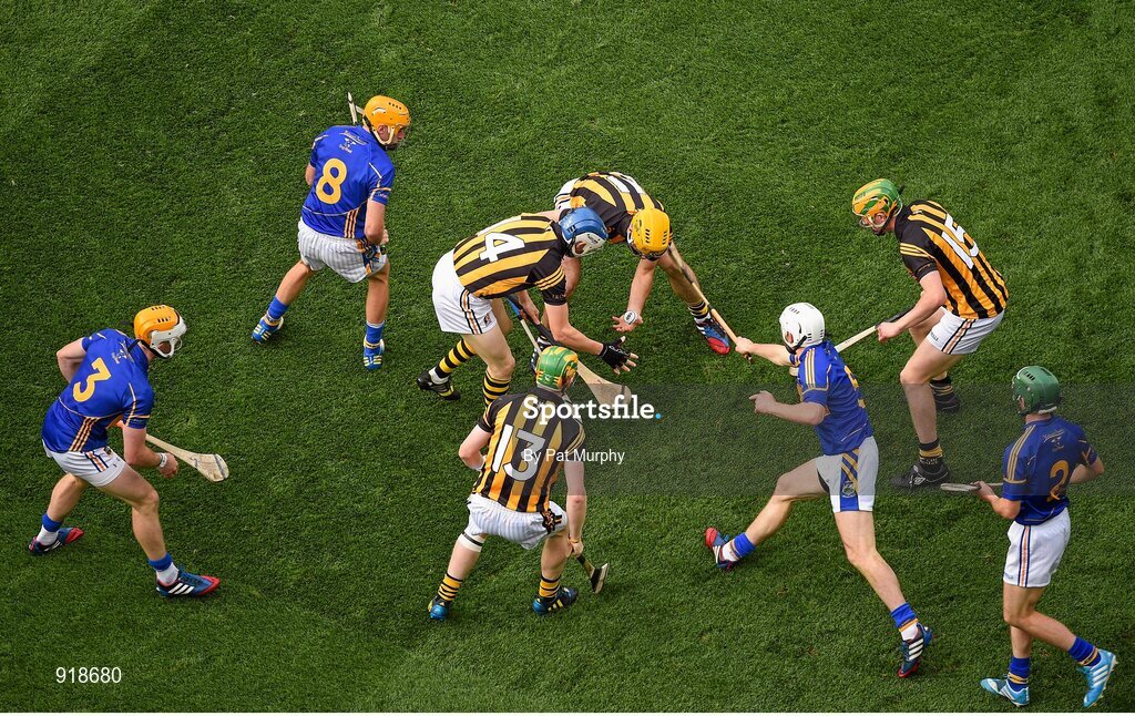 27 September 2014; Players from both teams battle for possession during the early stages of the game. GAA Hurling All Ireland Senior Championship Final Replay, Kilkenny v Tipperary. Croke Park, Dublin. Picture credit: Pat Murphy / SPORTSFILE