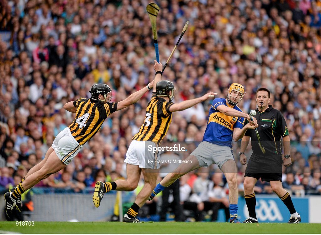 27 September 2014; Seamus Callanan, Tipperary, in action against JJ Delaney and Jackie Tyrrell, Kilkenny. GAA Hurling All Ireland Senior Championship Final Replay, Kilkenny v Tipperary. Croke Park, Dublin. Picture credit: Piaras Ó Mídheach / SPORTSFILE
