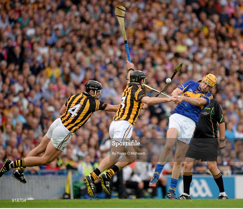 27 September 2014; Seamus Callanan, Tipperary, in action against JJ Delaney and Jackie Tyrrell, Kilkenny. GAA Hurling All Ireland Senior Championship Final Replay, Kilkenny v Tipperary. Croke Park, Dublin. Picture credit: Piaras Ó Mídheach / SPORTSFILE