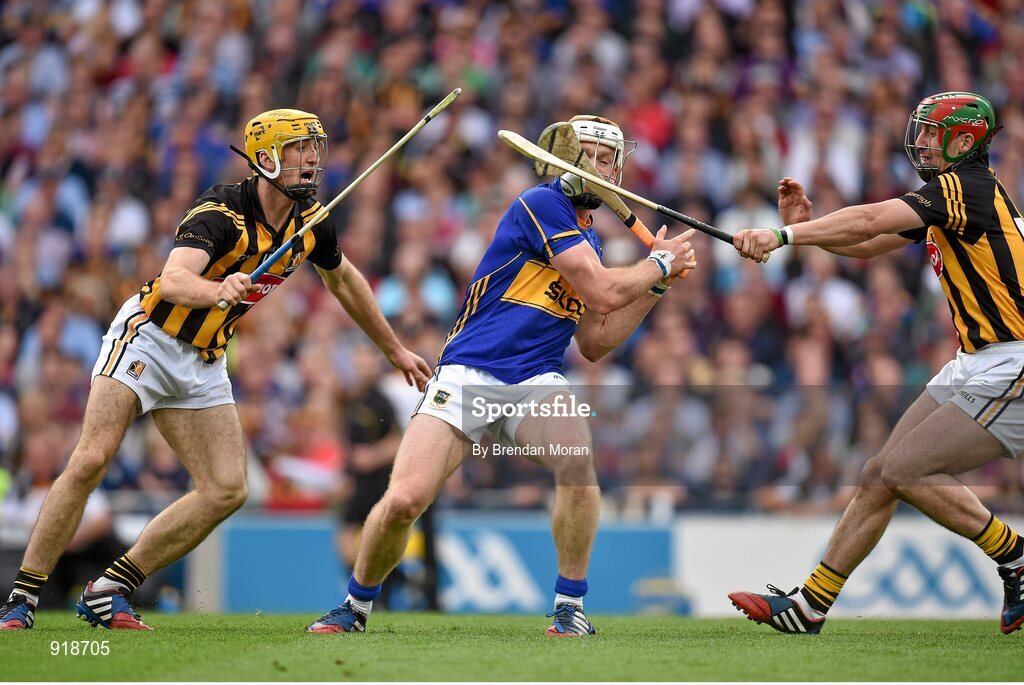 27 September 2014; Padraic Maher, Tipperary, in action against Colin Fennelly, left, and Eoin Larkin, Kilkenny. GAA Hurling All Ireland Senior Championship Final Replay, Kilkenny v Tipperary. Croke Park, Dublin. Picture credit: Brendan Moran / SPORTSFILE