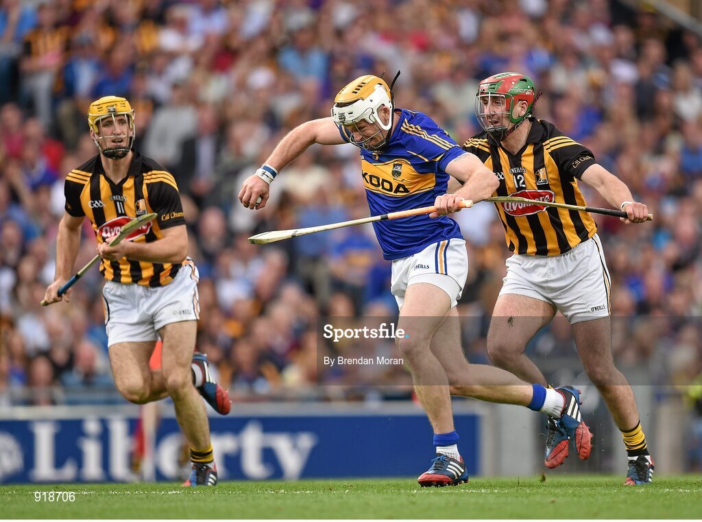 27 September 2014; Padraic Maher, Tipperary, in action against Colin Fennelly, left, and Eoin Larkin, Kilkenny. GAA Hurling All Ireland Senior Championship Final Replay, Kilkenny v Tipperary. Croke Park, Dublin. Picture credit: Brendan Moran / SPORTSFILE