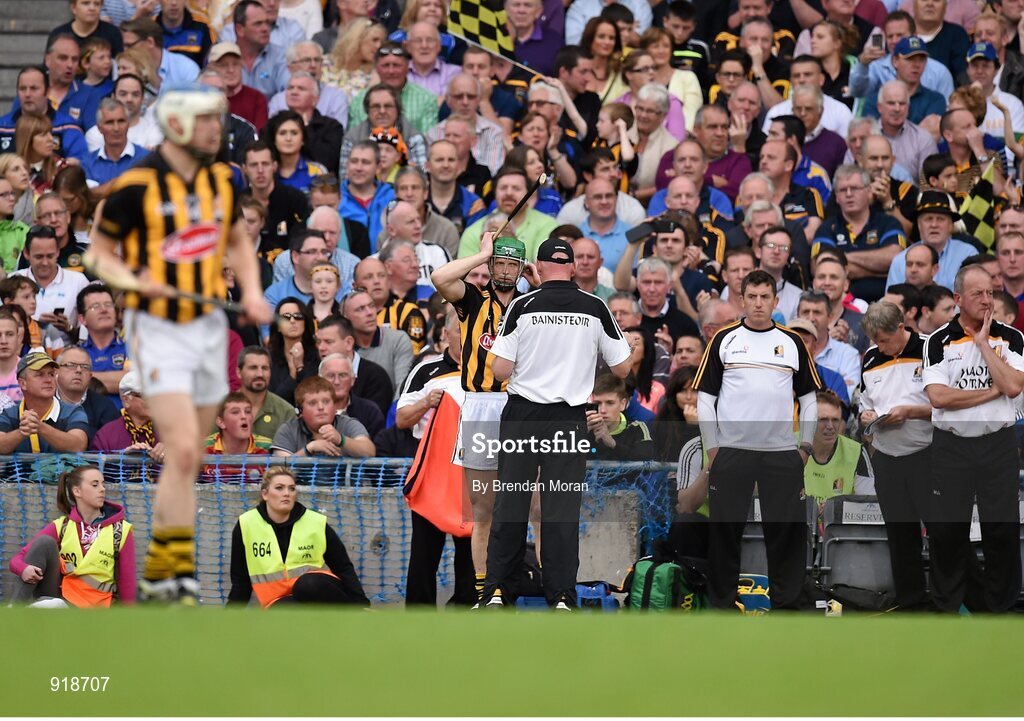 27 September 2014; Kilkenny manager Brian Cody has words with Henry Shefflin before he was introduced as a substitute. GAA Hurling All Ireland Senior Championship Final Replay, Kilkenny v Tipperary. Croke Park, Dublin. Picture credit: Brendan Moran / SPORTSFILE