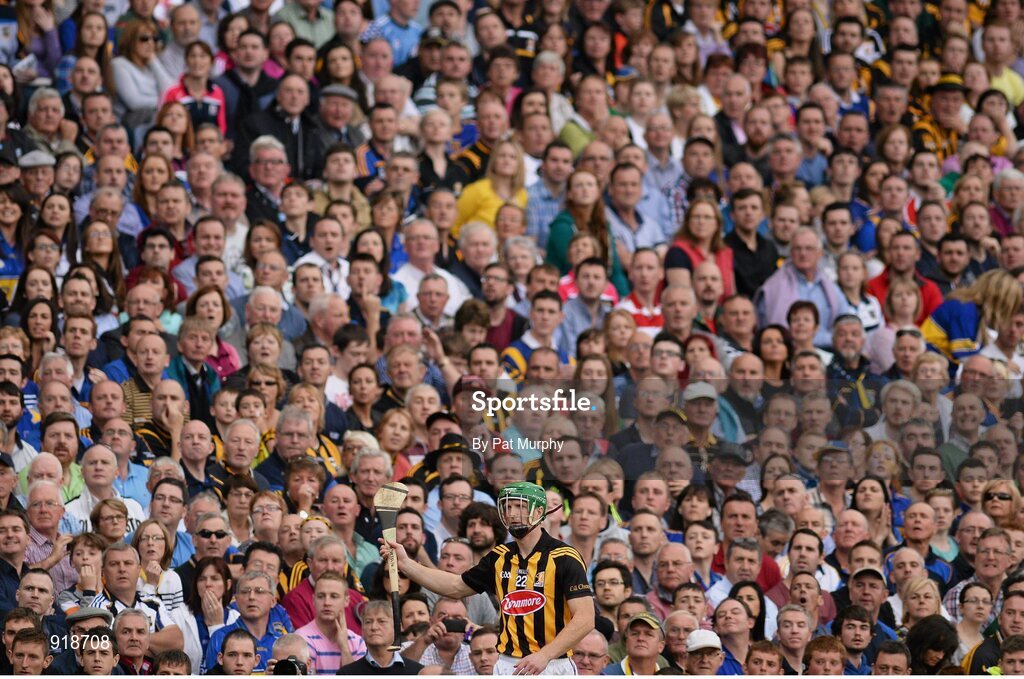 27 September 2014; Kilkenny's Henry Shefflin waits to come on as a second-half substitution. GAA Hurling All Ireland Senior Championship Final Replay, Kilkenny v Tipperary. Croke Park, Dublin. Picture credit: Pat Murphy / SPORTSFILE