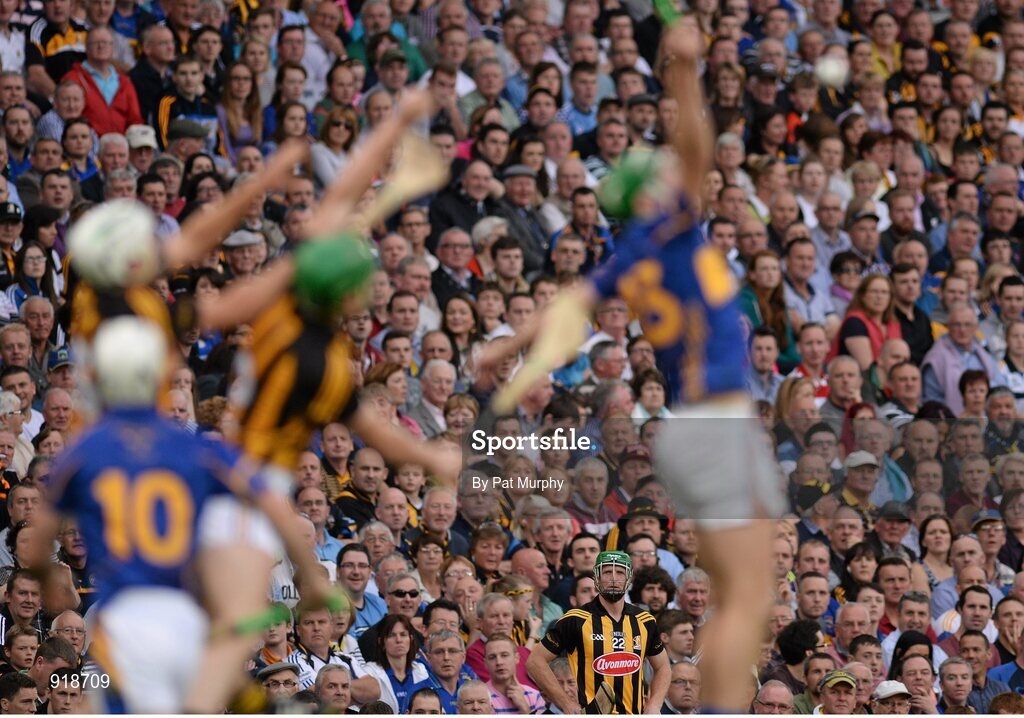 27 September 2014; Kilkenny's Henry Shefflin waits to come on as a second-half substitution. GAA Hurling All Ireland Senior Championship Final Replay, Kilkenny v Tipperary. Croke Park, Dublin. Picture credit: Pat Murphy / SPORTSFILE