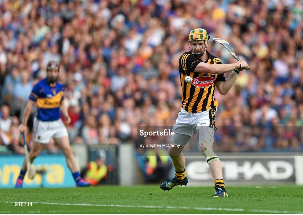 27 September 2014; Richie Power of Kilkenny shoots to score his side's first goal during the GAA Hurling All Ireland Senior Championship Final Replay match between Kilkenny and Tipperary at Croke Park in Dublin. Photo by Stephen McCarthy/Sportsfile