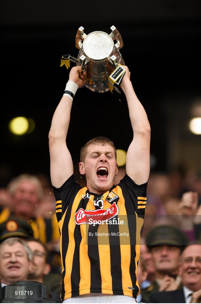 27 September 2014; Kilkenny captain Lester Ryan lifts the Liam MacCarthy cup. GAA Hurling All Ireland Senior Championship Final Replay, Kilkenny v Tipperary. Croke Park, Dublin. Picture credit: Stephen McCarthy / SPORTSFILE