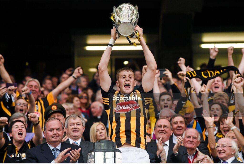 27 September 2014; Kilkenny captain Lester Ryan lifts the Liam MacCarthy cup. GAA Hurling All Ireland Senior Championship Final Replay, Kilkenny v Tipperary. Croke Park, Dublin. Picture credit: Pat Murphy / SPORTSFILE