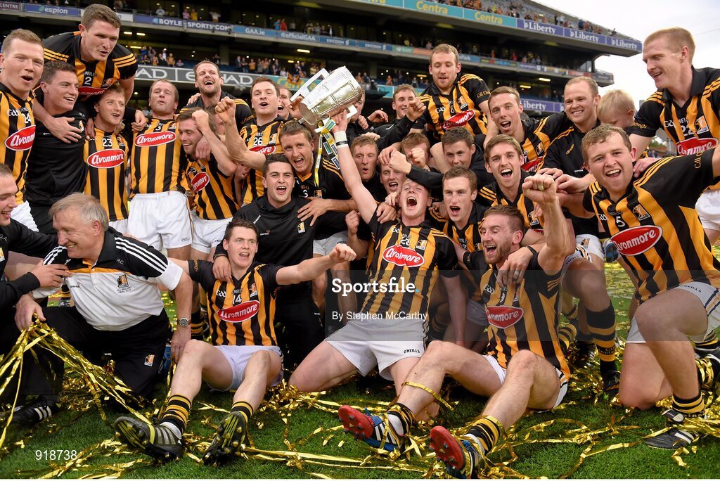 27 September 2014; The Kilkenny players celebrate with the cup. GAA Hurling All Ireland Senior Championship Final Replay, Kilkenny v Tipperary. Croke Park, Dublin. Picture credit: Stephen McCarthy / SPORTSFILE