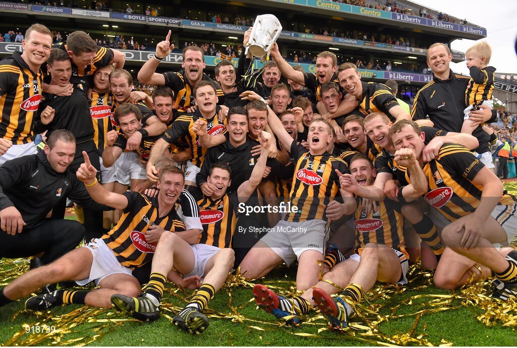 27 September 2014; The Kilkenny players celebrate with the cup. GAA Hurling All Ireland Senior Championship Final Replay, Kilkenny v Tipperary. Croke Park, Dublin. Picture credit: Stephen McCarthy / SPORTSFILE