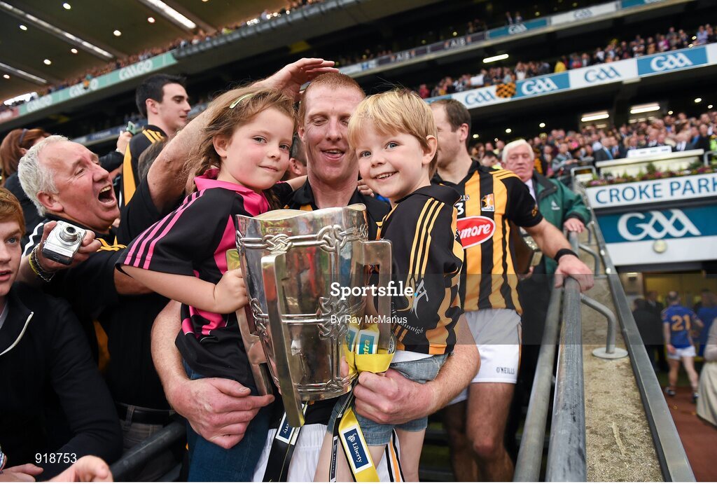 27 September 2014; Kilkenny's Henry Shefflin and his children Sadhbh and Henry with the Liam MacCarthy cup after the game. GAA Hurling All Ireland Senior Championship Final Replay, Kilkenny v Tipperary. Croke Park, Dublin. Picture credit: Ray McManus / SPORTSFILE