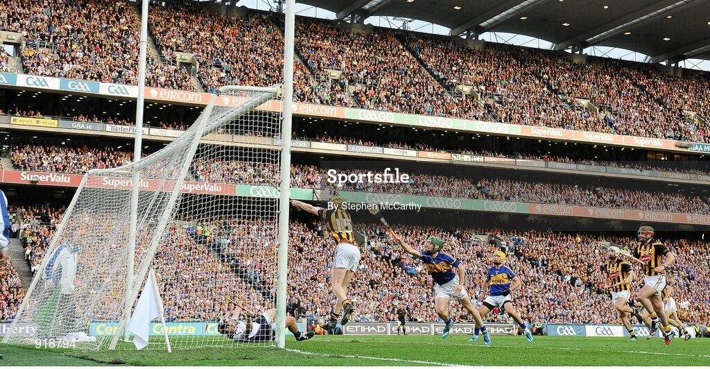 27 September 2014; John Power, Kilkenny, scores his side's second goal. GAA Hurling All Ireland Senior Championship Final Replay, Kilkenny v Tipperary. Croke Park, Dublin. Picture credit: Stephen McCarthy / SPORTSFILE