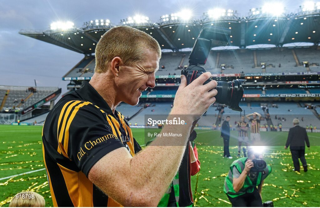 27 September 2014; Kilkenny's Henry Shefflin takes pictures with a member of the press' camera. GAA Hurling All Ireland Senior Championship Final Replay, Kilkenny v Tipperary. Croke Park, Dublin. Picture credit: Ray McManus / SPORTSFILE