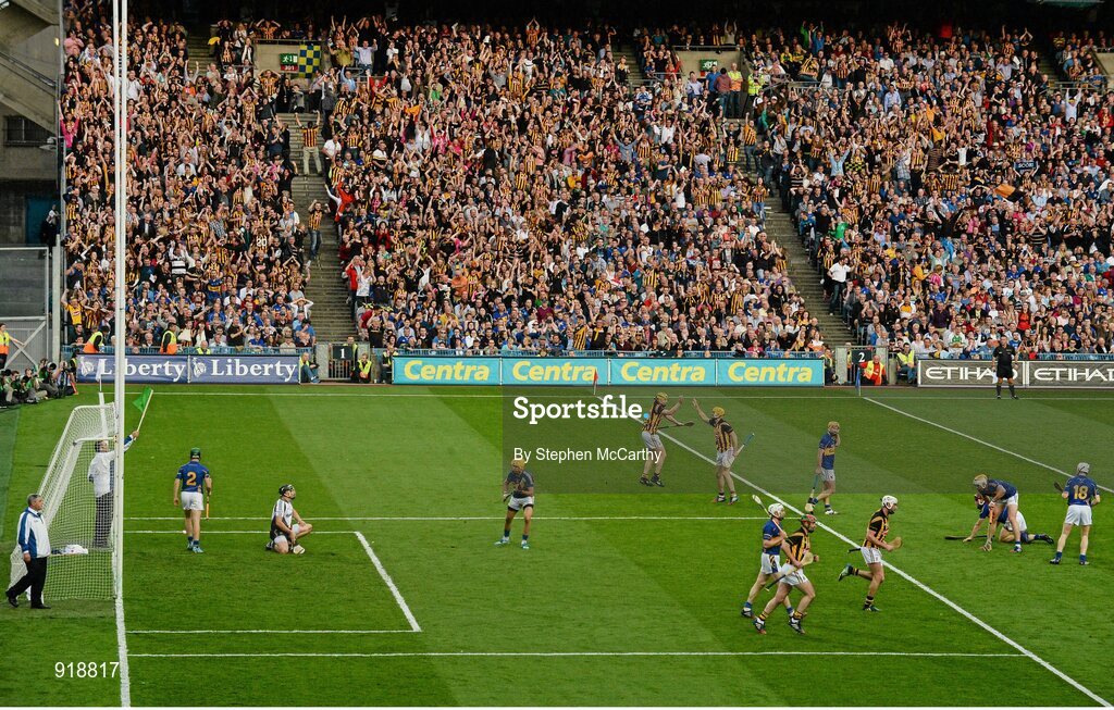 27 September 2014; John Power, Kilkenny, top, celebrates with team-mate Colin Fennelly, right, after scoring his side's second goal. GAA Hurling All Ireland Senior Championship Final Replay, Kilkenny v Tipperary. Croke Park, Dublin. Picture credit: Stephen McCarthy / SPORTSFILE