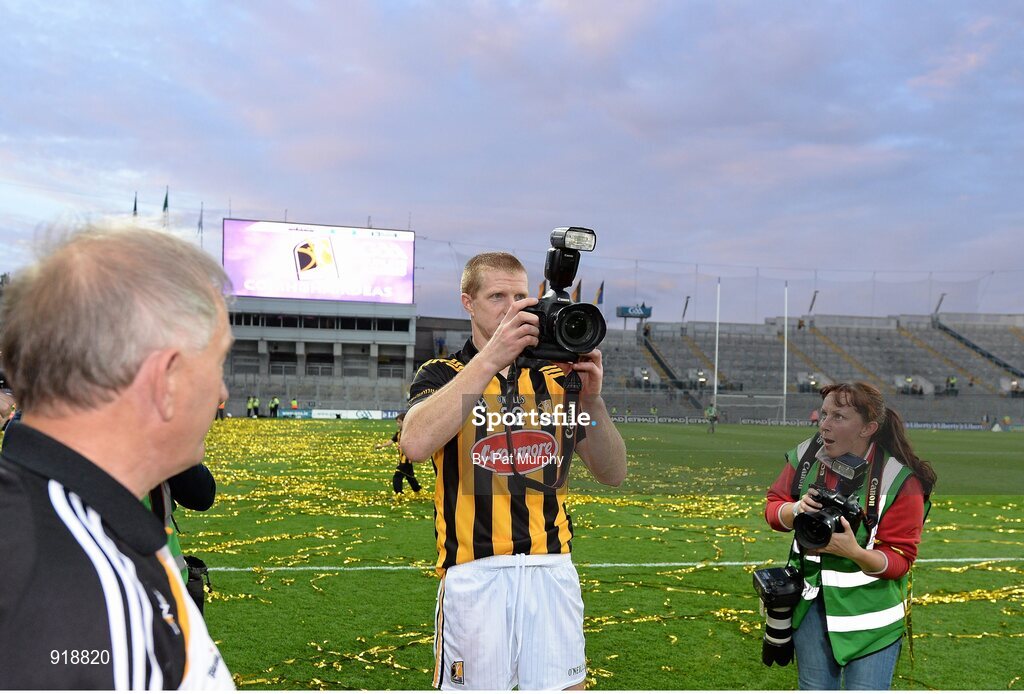 27 September 2014; Kilkenny's Henry Shefflin takes pictures with a member of the press' camera. GAA Hurling All Ireland Senior Championship Final Replay, Kilkenny v Tipperary. Croke Park, Dublin. Picture credit: Pat Murphy / SPORTSFILE