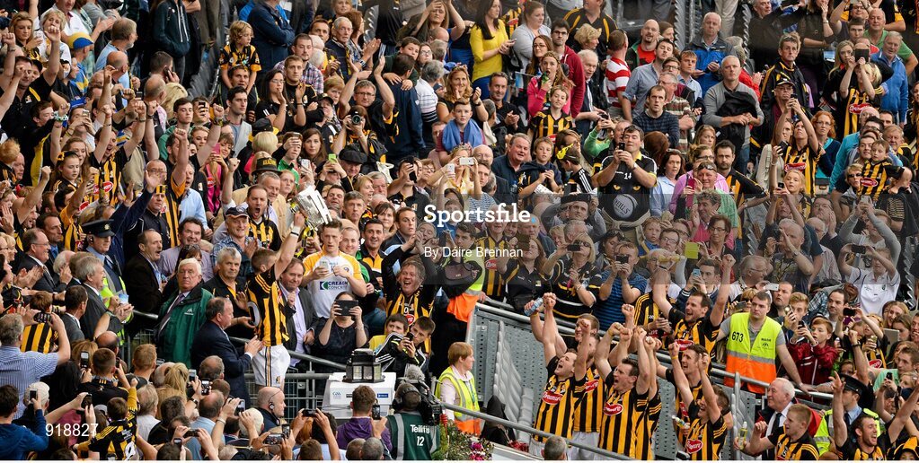 27 September 2014; Lester Ryan, Kilkenny, lifts the Liam MacCarthy Cup. GAA Hurling All Ireland Senior Championship Final Replay, Kilkenny v Tipperary. Croke Park, Dublin. Picture credit: Dáire Brennan / SPORTSFILE