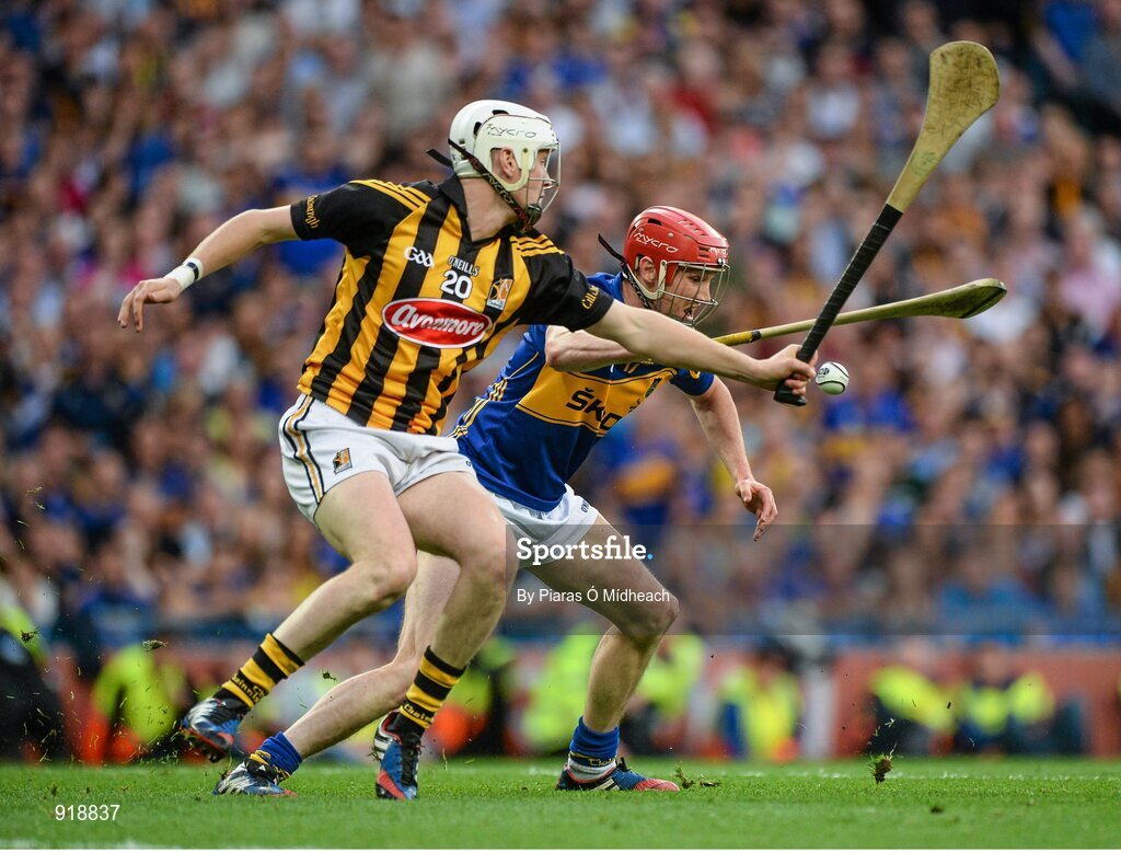 27 September 2014; Shane Bourke, Tipperary, in action against Lester Ryan, Kilkenny. GAA Hurling All Ireland Senior Championship Final Replay, Kilkenny v Tipperary. Croke Park, Dublin. Picture credit: Piaras Ó Mídheach / SPORTSFILE