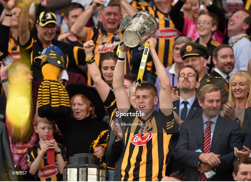27 September 2014; Kilkenny captain Lester Ryan lifts the Liam MacCarthy cup. GAA Hurling All Ireland Senior Championship Final Replay, Kilkenny v Tipperary. Croke Park, Dublin. Picture credit: Brendan Moran / SPORTSFILE