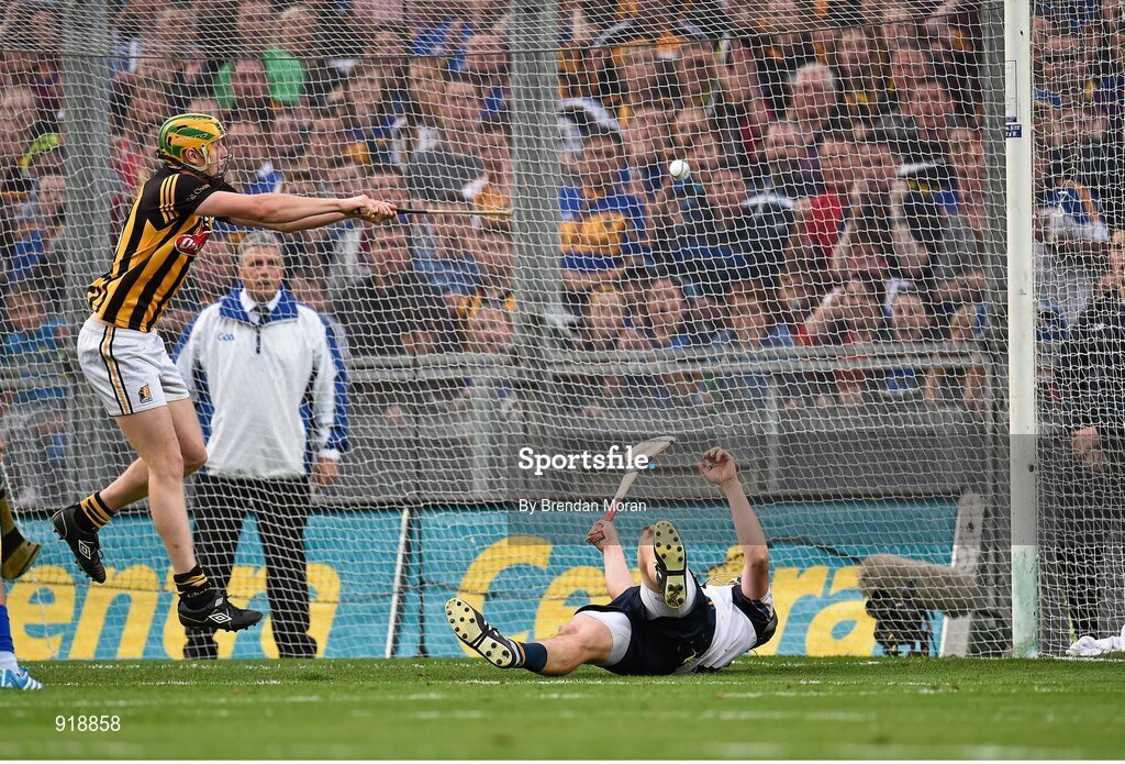 27 September 2014; John Power, Kilkenny, scores his side's second goal of the game. GAA Hurling All Ireland Senior Championship Final Replay, Kilkenny v Tipperary. Croke Park, Dublin.  Picture credit: Brendan Moran / SPORTSFILE