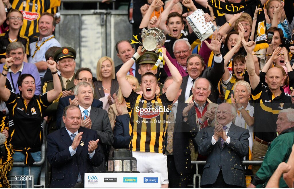 27 September 2014; Kilkenny captain Lester Ryan lifts the Liam MacCarthy cup. GAA Hurling All Ireland Senior Championship Final Replay, Kilkenny v Tipperary. Croke Park, Dublin. Picture credit: Piaras Ó Mídheach / SPORTSFILE