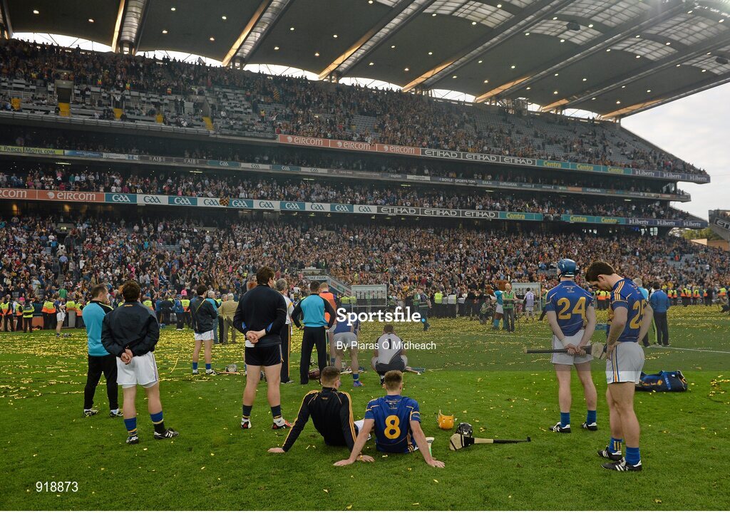 27 September 2014; Tipperary's Kieran Bergin watches the Kilkenny captain Lester Ryan gives his acceptance speech. GAA Hurling All Ireland Senior Championship Final Replay, Kilkenny v Tipperary. Croke Park, Dublin. Picture credit: Piaras Ó Mídheach / SPORTSFILE