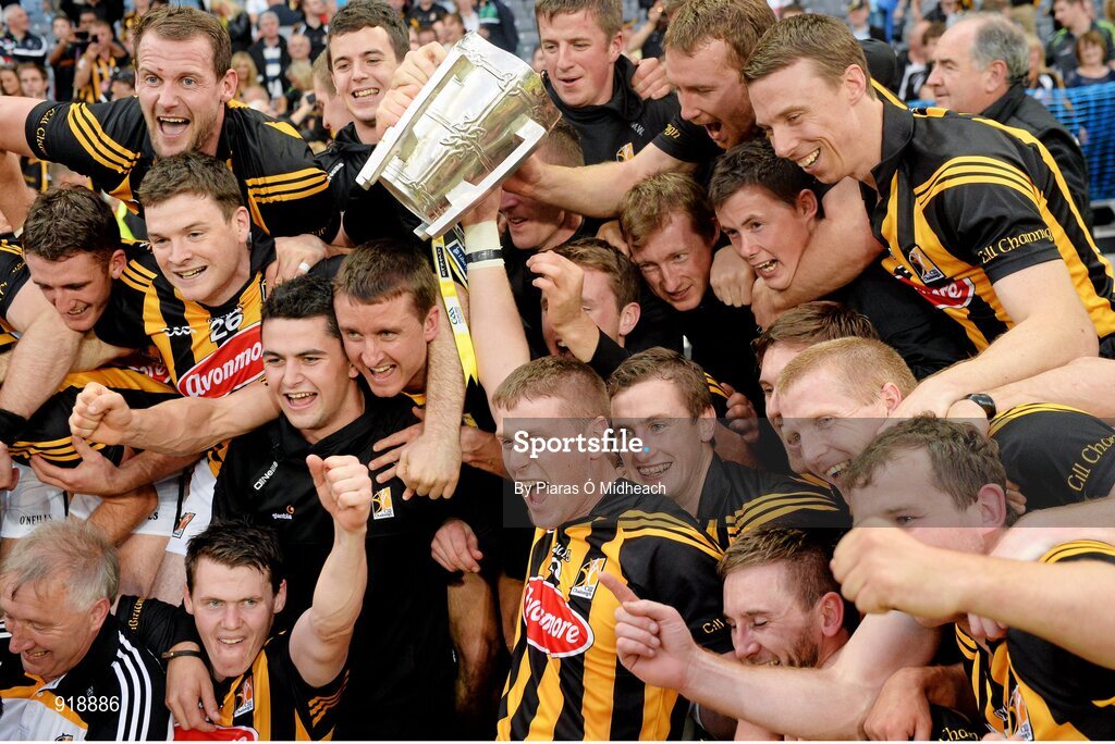 27 September 2014; Kilkenny captain Lester Ryan and his team-mates celebrate with the Liam MacCarthy cup after the game. GAA Hurling All Ireland Senior Championship Final Replay, Kilkenny v Tipperary. Croke Park, Dublin. Picture credit: Piaras Ó Mídheach / SPORTSFILE