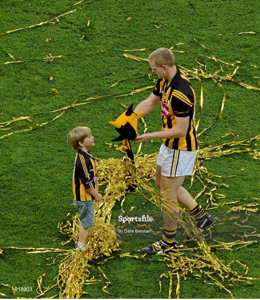27 September 2014; Henry Shefflin, Kilkenny, celebrates with his son Henry after the game. GAA Hurling All Ireland Senior Championship Final Replay, Kilkenny v Tipperary. Croke Park, Dublin. Picture credit: Dáire Brennan / SPORTSFILE