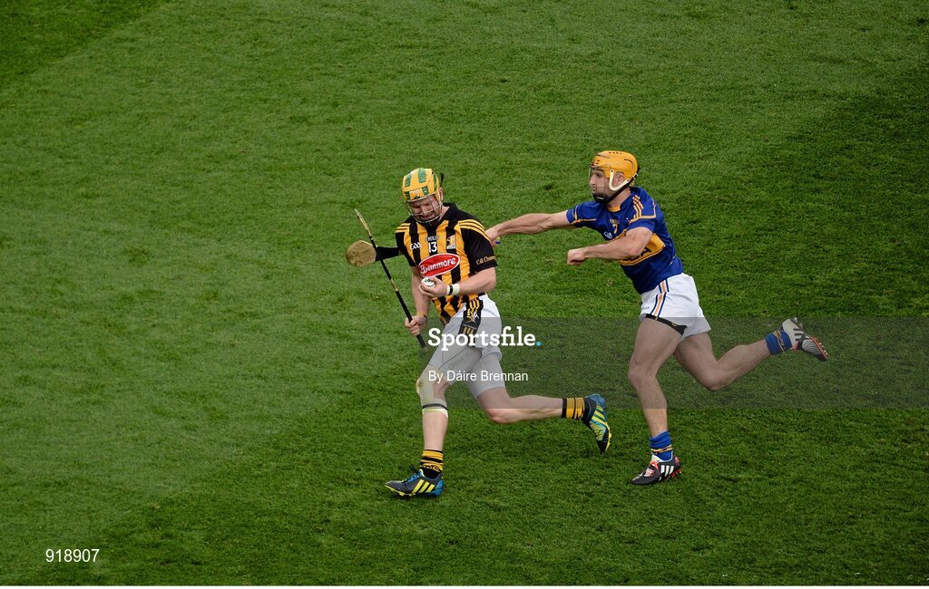 27 September 2014; Richie Power, Kilkenny, in action against Kieran Bergin, Tipperary. GAA Hurling All Ireland Senior Championship Final Replay, Kilkenny v Tipperary. Croke Park, Dublin. Picture credit: Dáire Brennan / SPORTSFILE