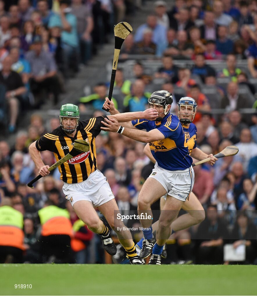 27 September 2014; Henry Shefflin, Kilkenny, in action against Conor O'Mahony, Tipperary. GAA Hurling All Ireland Senior Championship Final Replay, Kilkenny v Tipperary. Croke Park, Dublin. Picture credit: Brendan Moran / SPORTSFILE