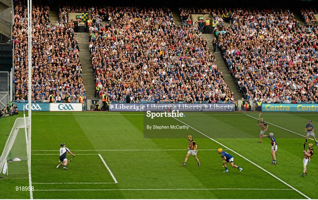 27 September 2014; Richie Power, Kilkenny, right, shoots to score his side's first goal of the game. GAA Hurling All Ireland Senior Championship Final Replay, Kilkenny v Tipperary. Croke Park, Dublin. Picture credit: Stephen McCarthy / SPORTSFILE
