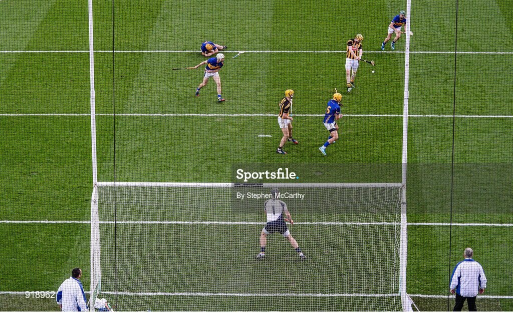 27 September 2014; Richie Power, Kilkenny, right, shoots to score his side's first goal of the game. GAA Hurling All Ireland Senior Championship Final Replay, Kilkenny v Tipperary. Croke Park, Dublin. Picture credit: Stephen McCarthy / SPORTSFILE