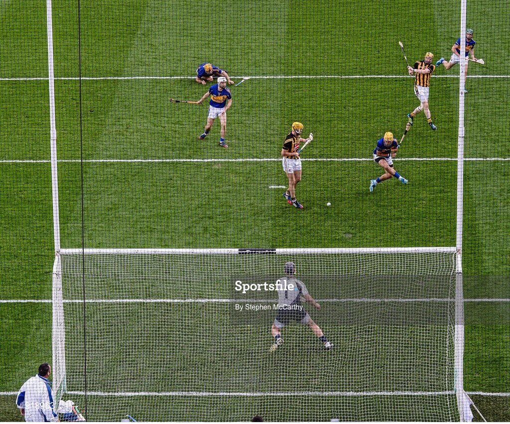 27 September 2014; Richie Power, Kilkenny, right, shoots to score his side's first goal of the game. GAA Hurling All Ireland Senior Championship Final Replay, Kilkenny v Tipperary. Croke Park, Dublin. Picture credit: Stephen McCarthy / SPORTSFILE