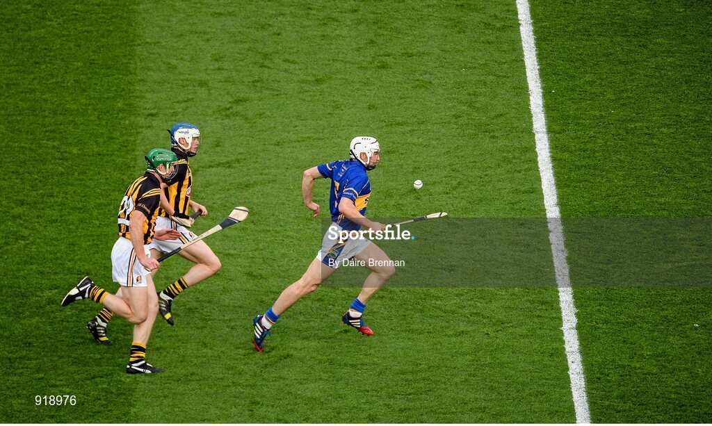 27 September 2014; Brendan Maher, Tipperary, in action against Henry Shefflin, left, and TJ Reid, Kilkenny. GAA Hurling All Ireland Senior Championship Final Replay, Kilkenny v Tipperary. Croke Park, Dublin. Picture credit: Dáire Brennan / SPORTSFILE