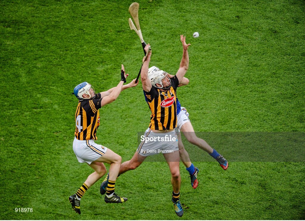 27 September 2014; Tj Reid, left, and Michael Fennelly, Kilkenny, in action against Michael Cahill, Tipperary. GAA Hurling All Ireland Senior Championship Final Replay, Kilkenny v Tipperary. Croke Park, Dublin. Picture credit: Dáire Brennan / SPORTSFILE