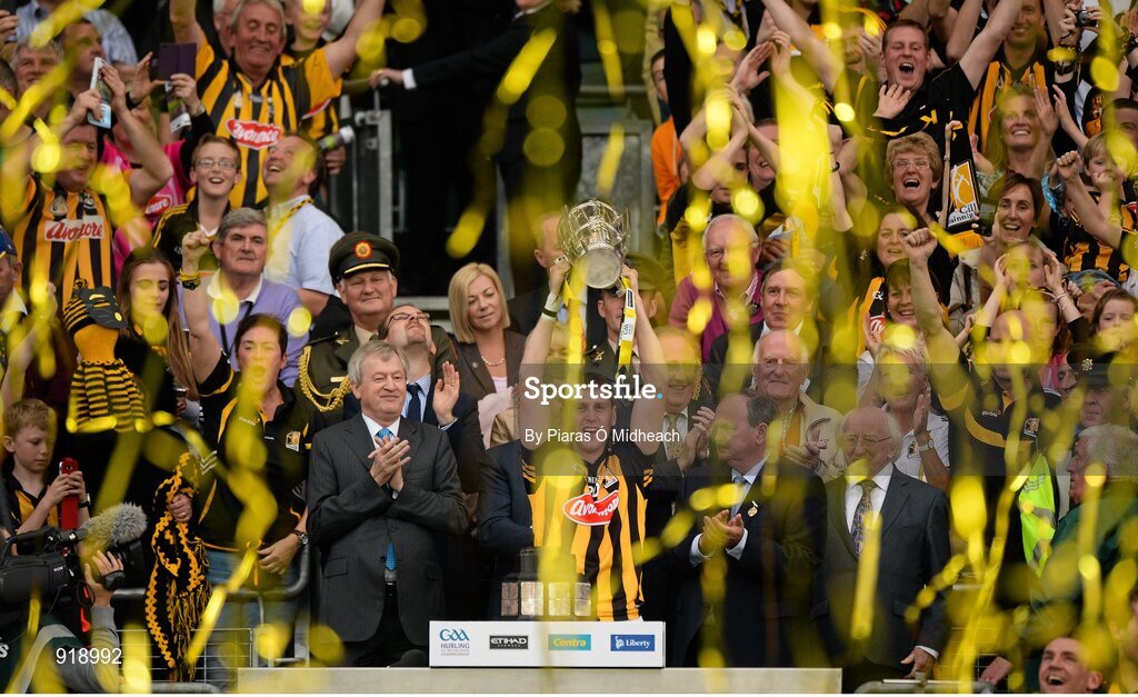 27 September 2014; Kilkenny captain Lester Ryan lifts the Liam MacCarthy cup after the game. GAA Hurling All Ireland Senior Championship Final Replay, Kilkenny v Tipperary. Croke Park, Dublin. Picture credit: Piaras Ó Mídheach / SPORTSFILE