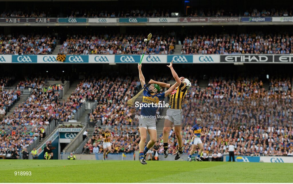 27 September 2014; Noel McGrath, Tipperary, contests a dropping ball with Padraig Walsh, Kilkenny. GAA Hurling All Ireland Senior Championship Final Replay, Kilkenny v Tipperary. Croke Park, Dublin. Picture credit: Brendan Moran / SPORTSFILE