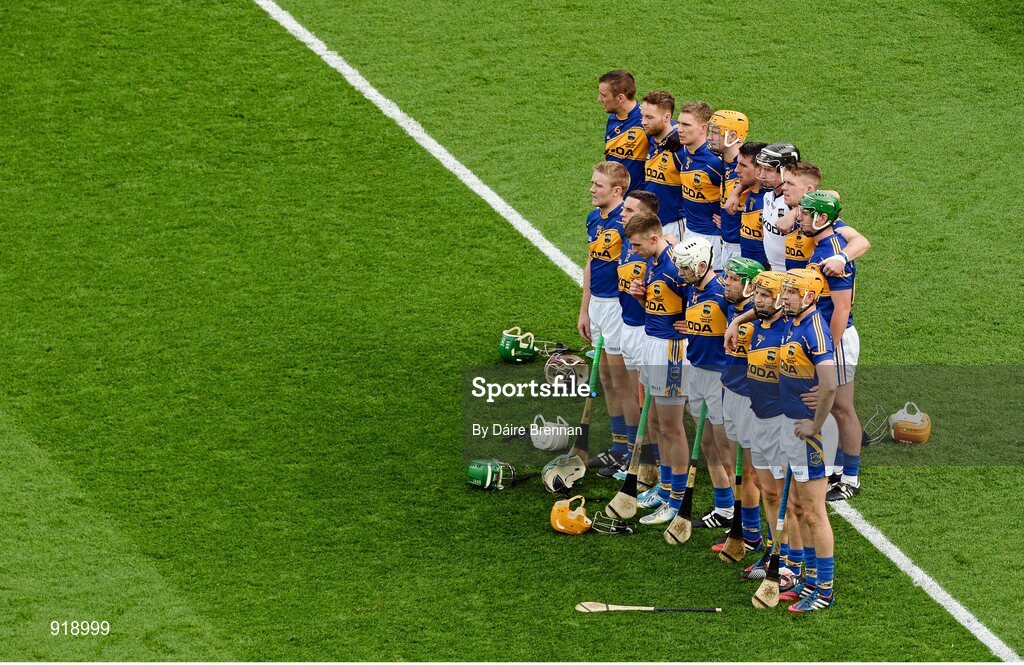 27 September 2014; The Tipperary team stand together for the national anthem. GAA Hurling All Ireland Senior Championship Final Replay, Kilkenny v Tipperary. Croke Park, Dublin. Picture credit: Dáire Brennan / SPORTSFILE