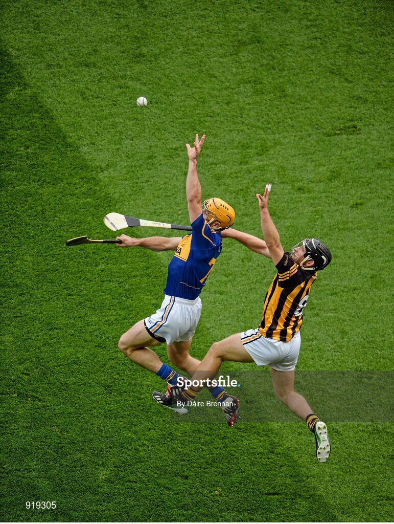 27 September 2014; Kieran Bergin, Tipperary, in action against Richie Hogan, Kilkenny. GAA Hurling All Ireland Senior Championship Final Replay, Kilkenny v Tipperary. Croke Park, Dublin. Picture credit: Dáire Brennan / SPORTSFILE