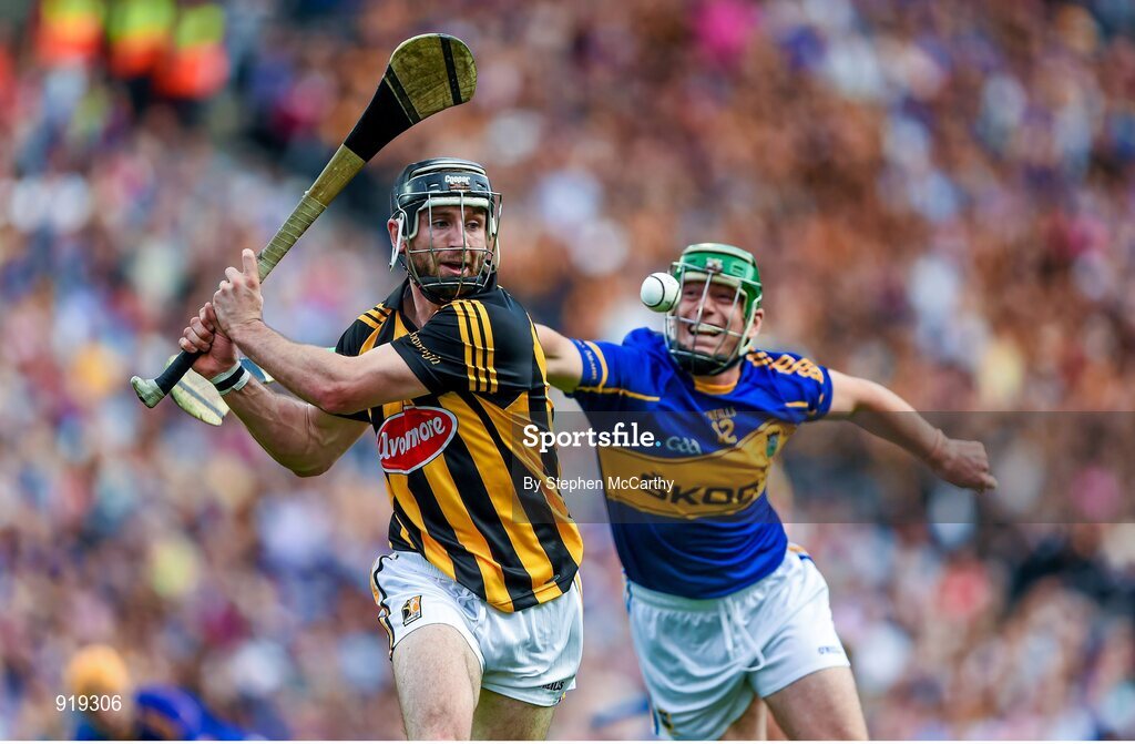 27 September 2014; Conor Fogarty, Kilkenny, in action against John O'Dwyer, Tipperary. GAA Hurling All Ireland Senior Championship Final Replay, Kilkenny v Tipperary. Croke Park, Dublin. Picture credit: Stephen McCarthy / SPORTSFILE
