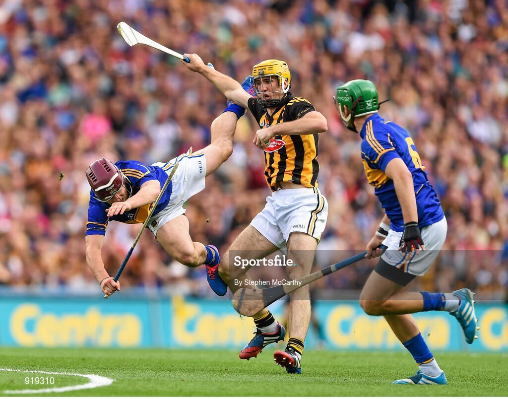 27 September 2014; Colin Fennelly, Kilkenny, in action against Paddy Stapleton, Tipperary. GAA Hurling All Ireland Senior Championship Final Replay, Kilkenny v Tipperary. Croke Park, Dublin. Picture credit: Stephen McCarthy / SPORTSFILE